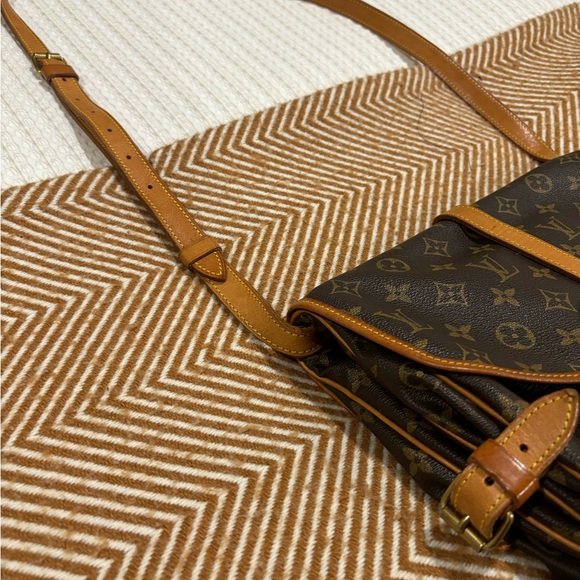 Louis Vuitton Saumur 30 - Picture 8 of 9